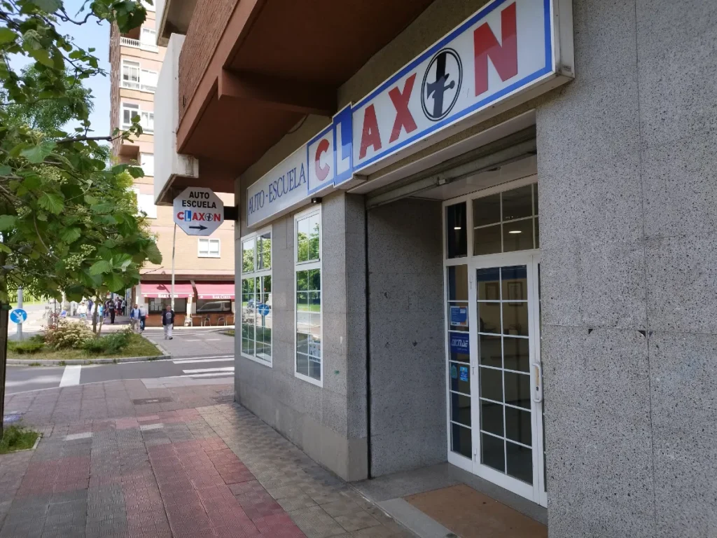 autoescuela claxon portal foronda